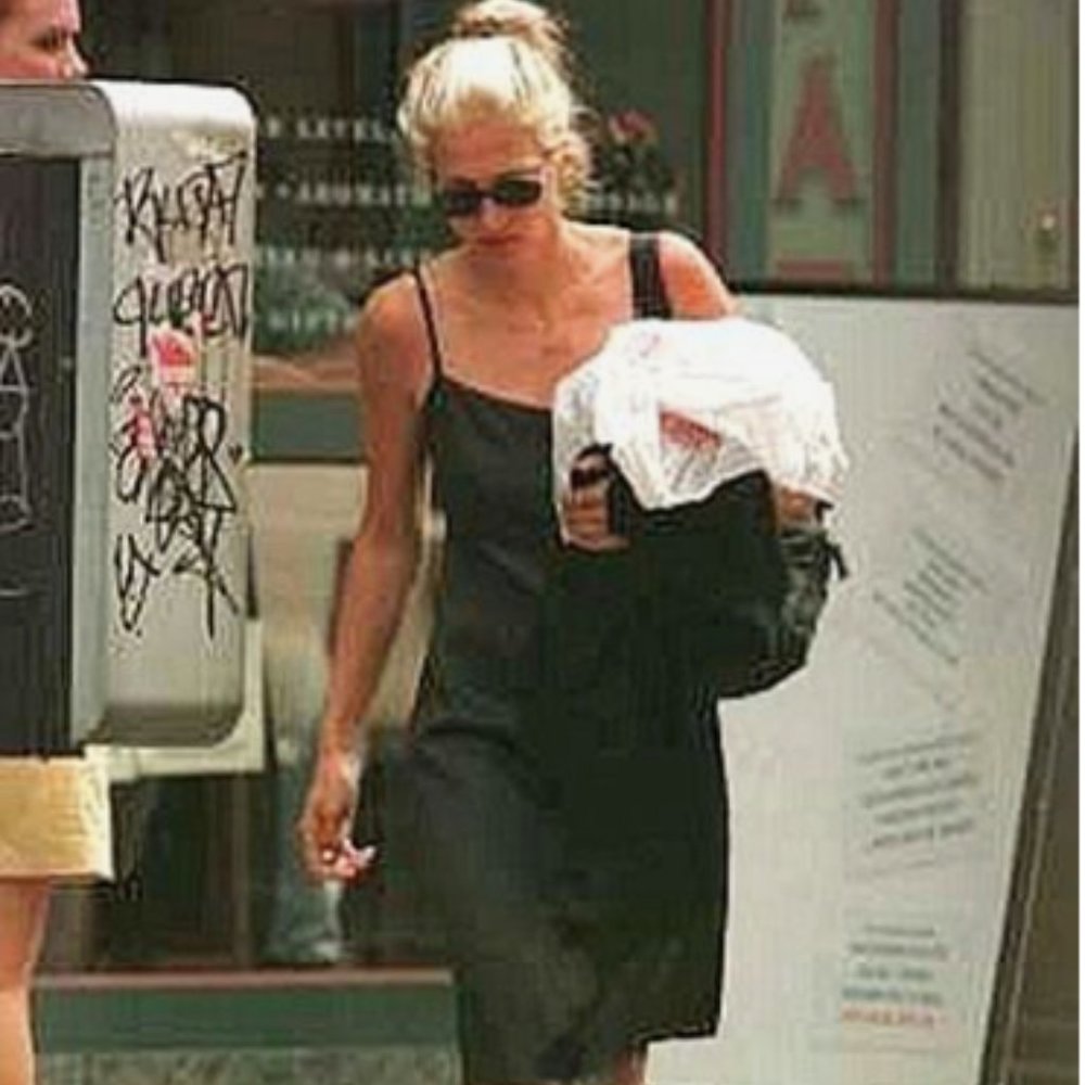 Everlane Japanese GoWeave slip dress. Black size 6